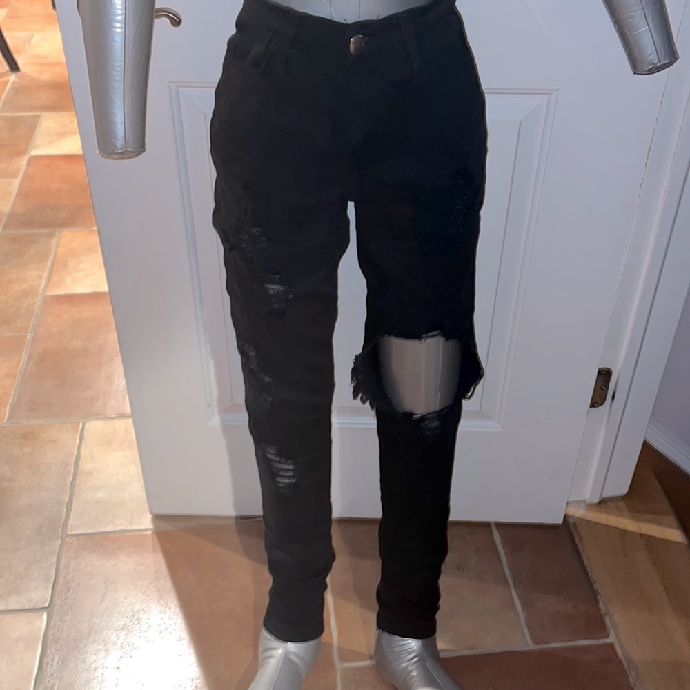 Vibrant MIU Black ripped jeans Sz 5 W26